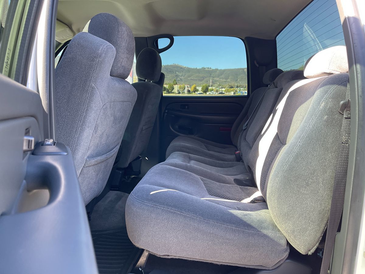 2005 Chevrolet Silverado 2500HD LS photo 18