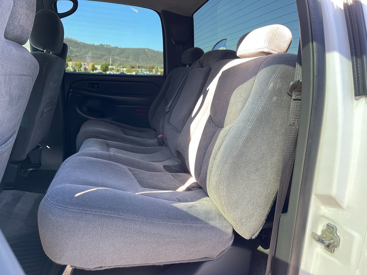 2005 Chevrolet Silverado 2500HD LS photo 19