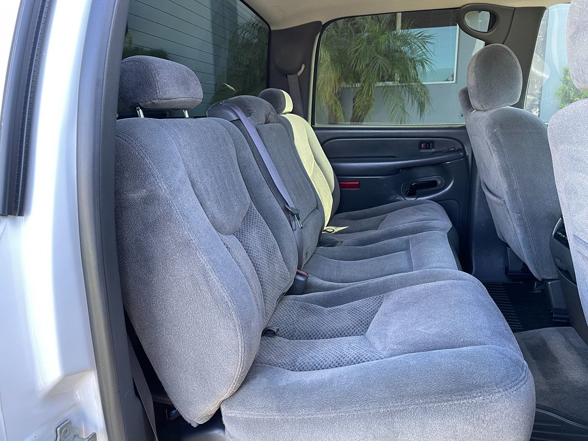 2005 Chevrolet Silverado 2500HD LS photo 23