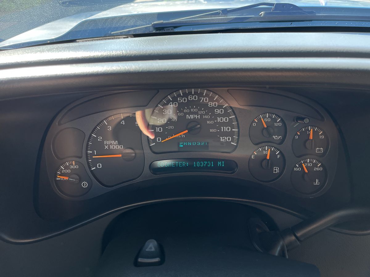 2005 Chevrolet Silverado 2500HD LS photo 25