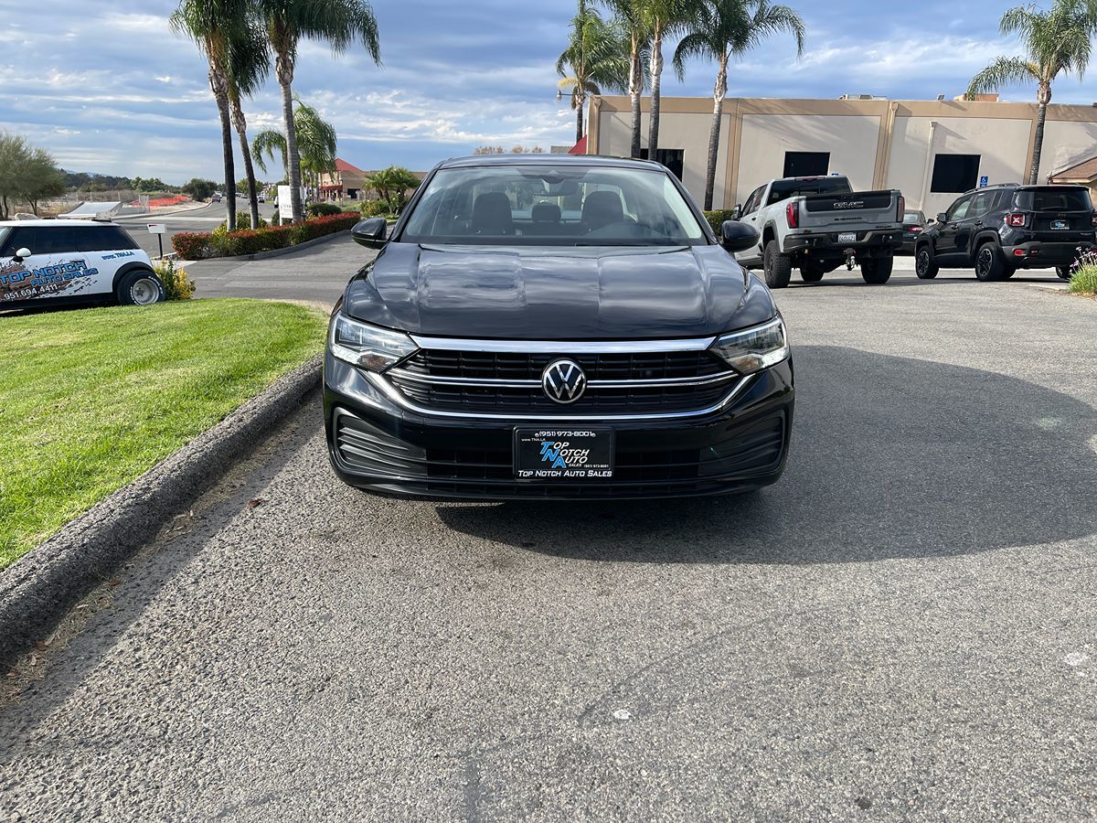 2022 Volkswagen Jetta SE photo 2