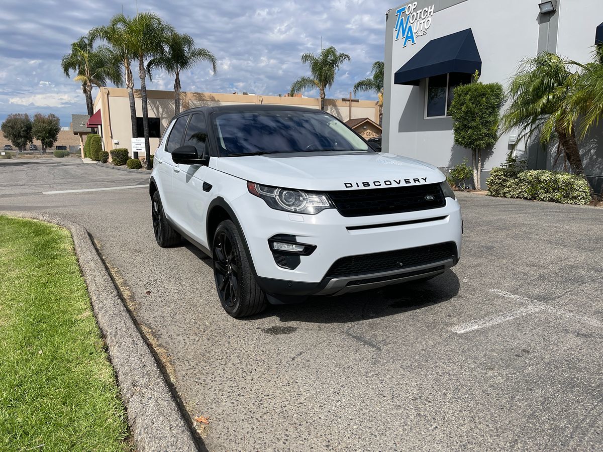 2017 Land Rover Discovery Sport HSE photo 2