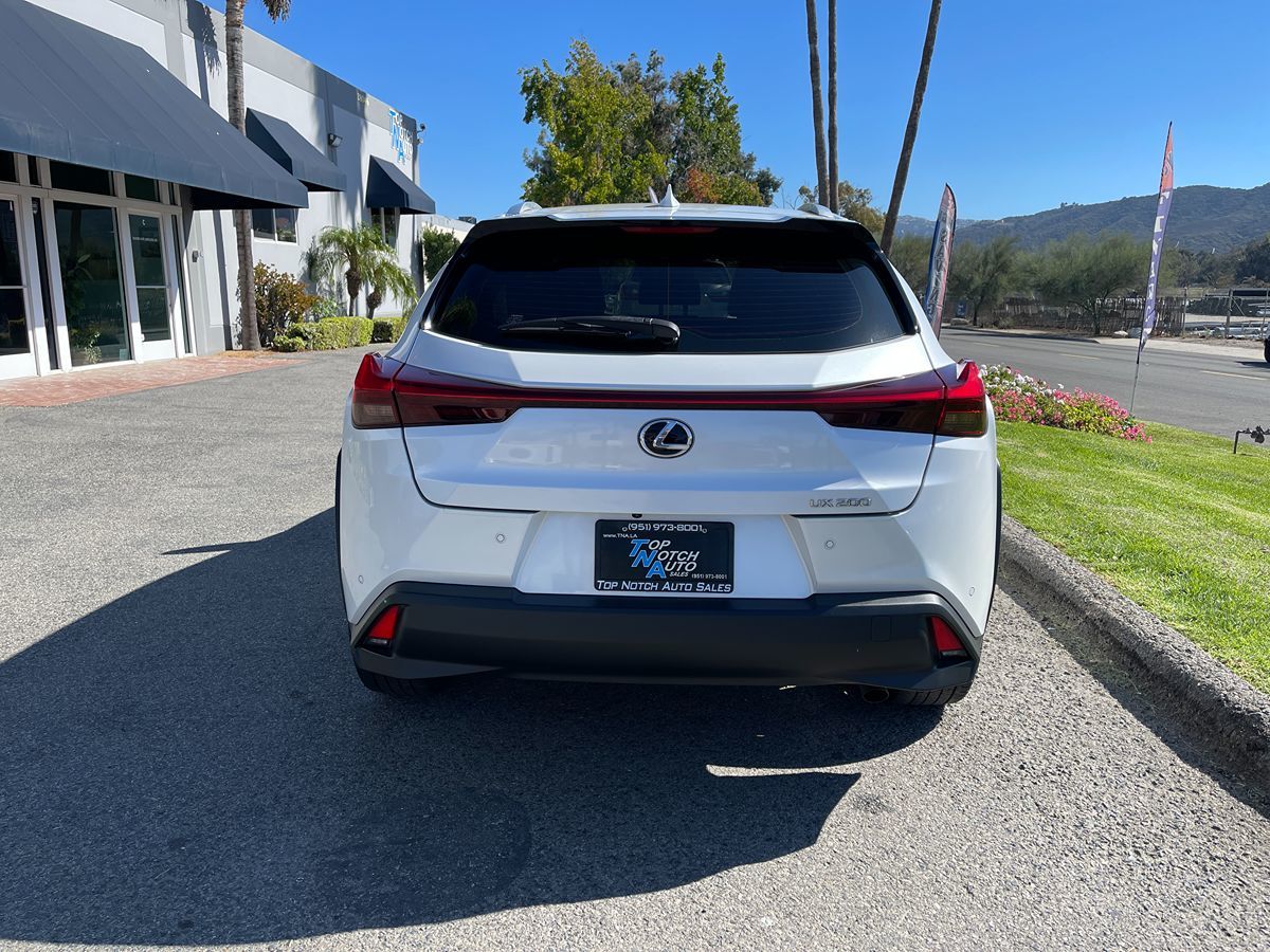 2021 Lexus UX 200 photo 4