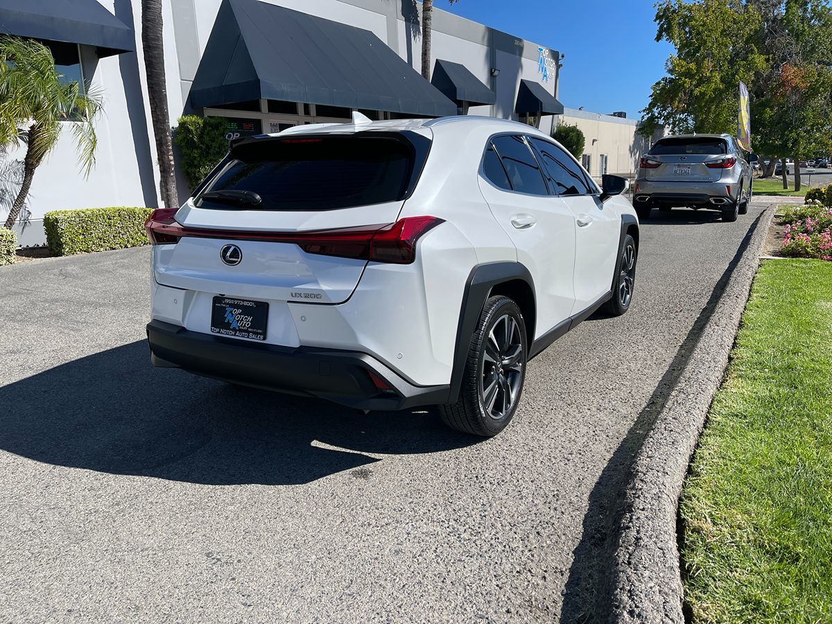 2021 Lexus UX 200 photo 3