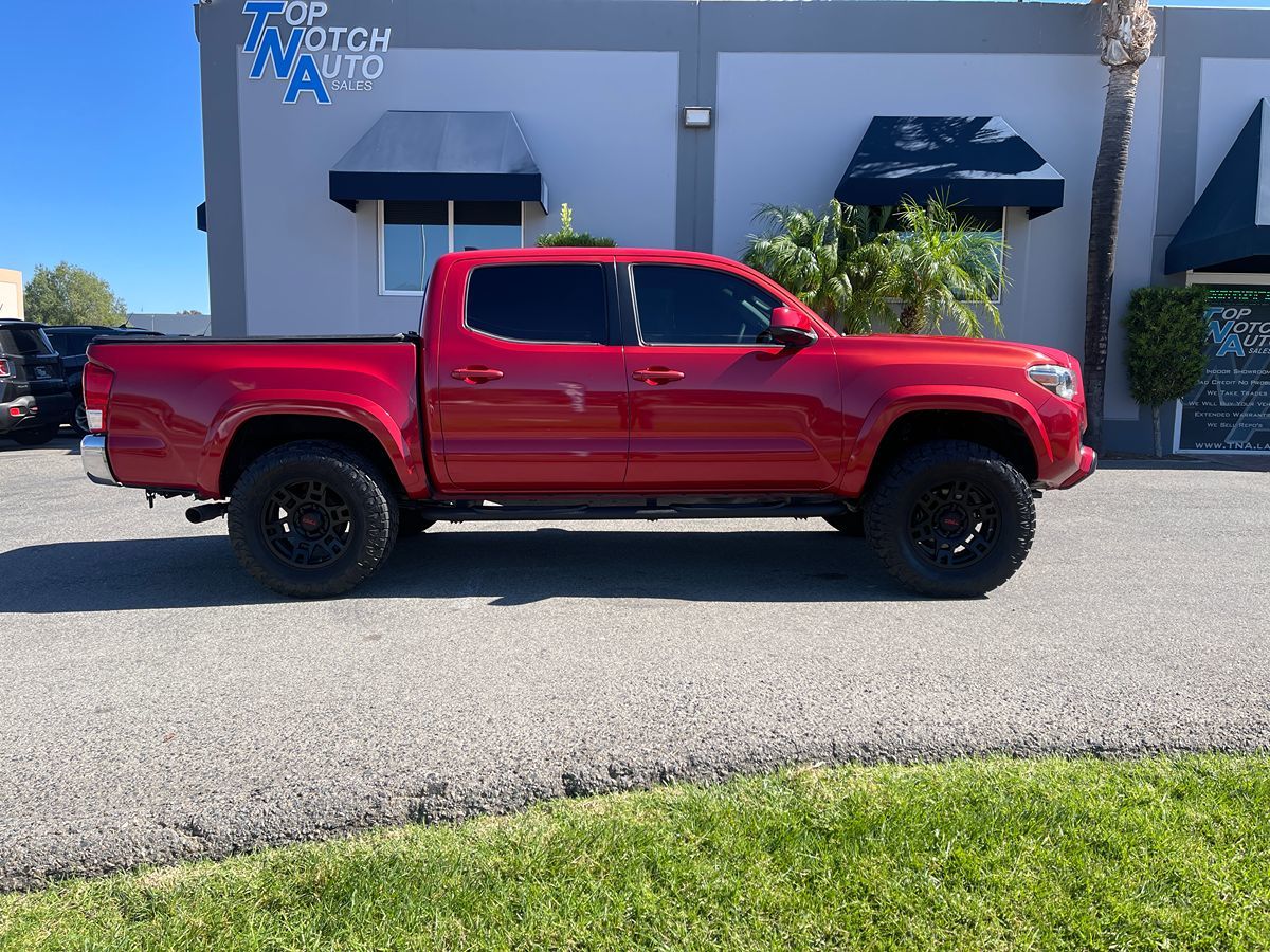 2017 Toyota Tacoma SR5 photo 4