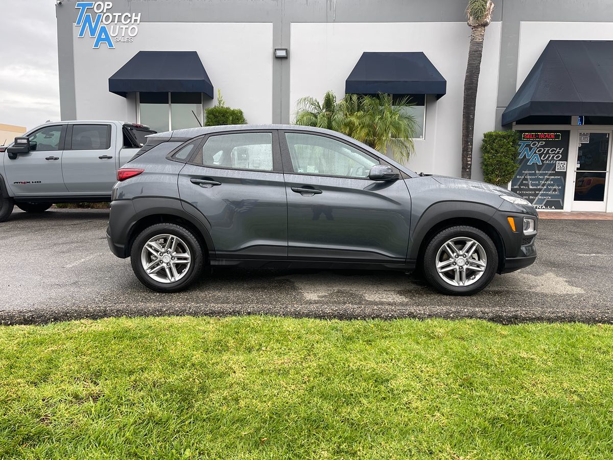 2020 Hyundai Kona SE photo 2
