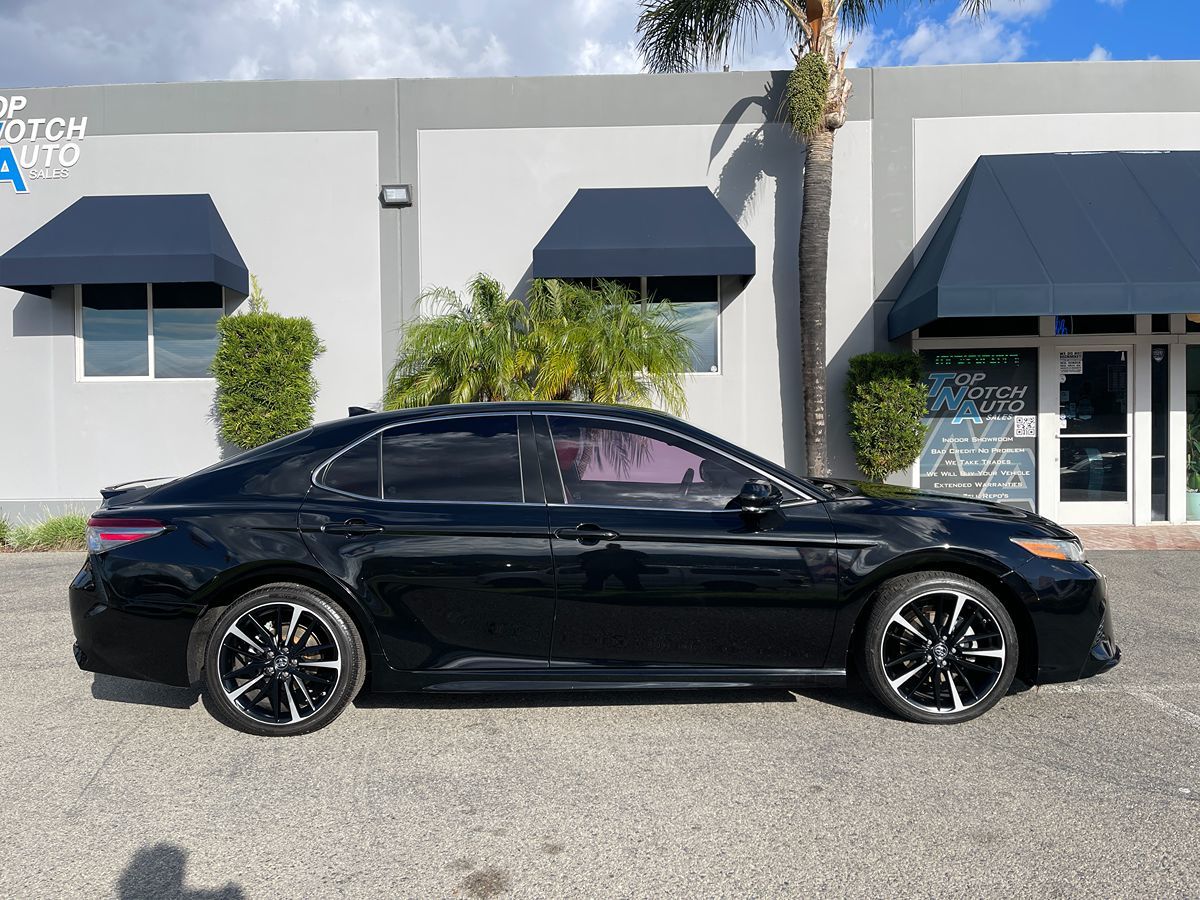 2019 Toyota Camry XSE photo 3