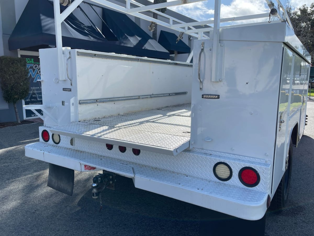 2010 Ford F-450 Super Duty Chassis Cab XL - Photo 9