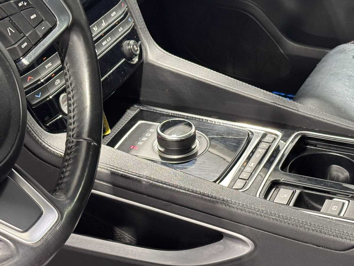 2020 Jaguar F-Pace Prestige - Photo 8