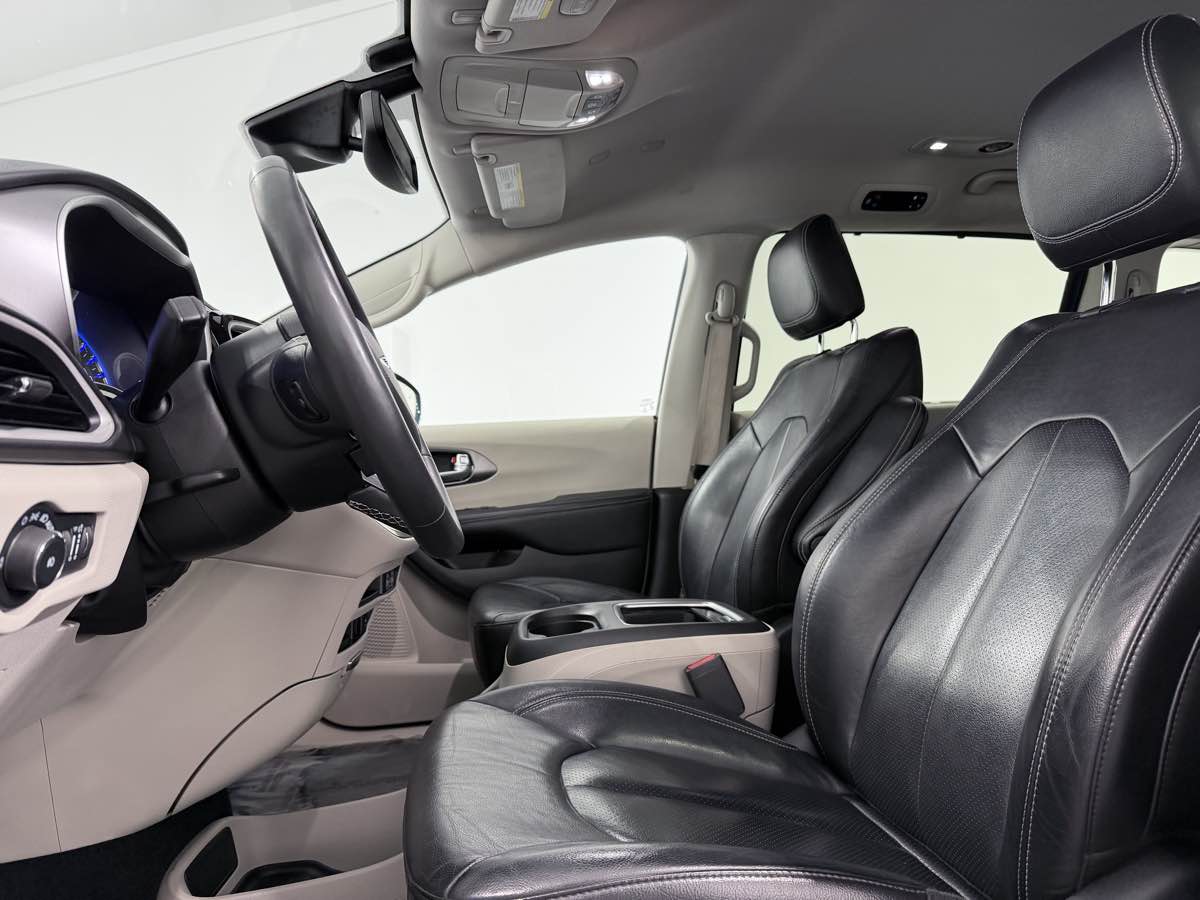 2022 Chrysler Pacifica Touring L - Photo 8