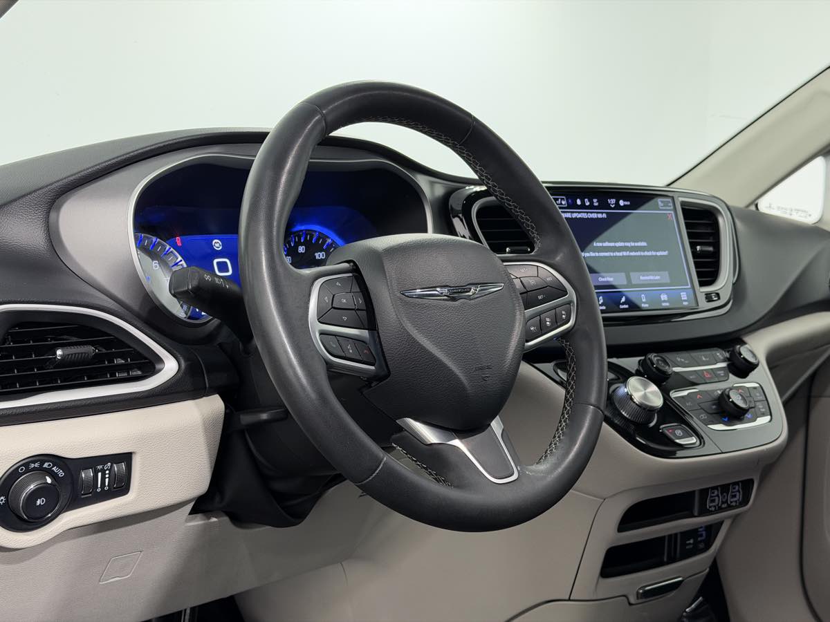 2022 Chrysler Pacifica Touring L - Photo 9