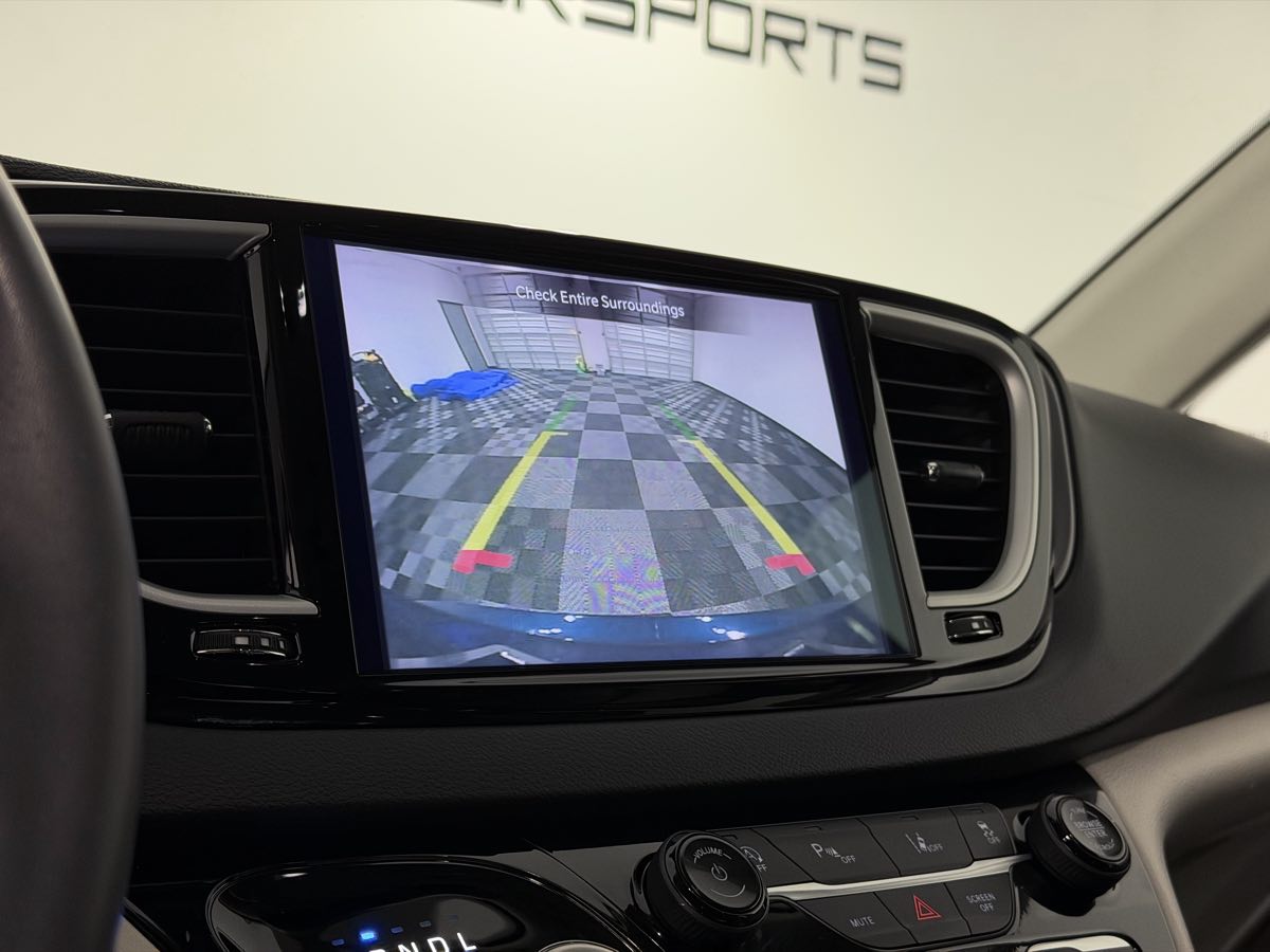 2022 Chrysler Pacifica Touring L - Photo 10