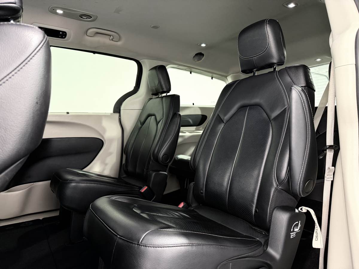 2022 Chrysler Pacifica Touring L - Photo 12