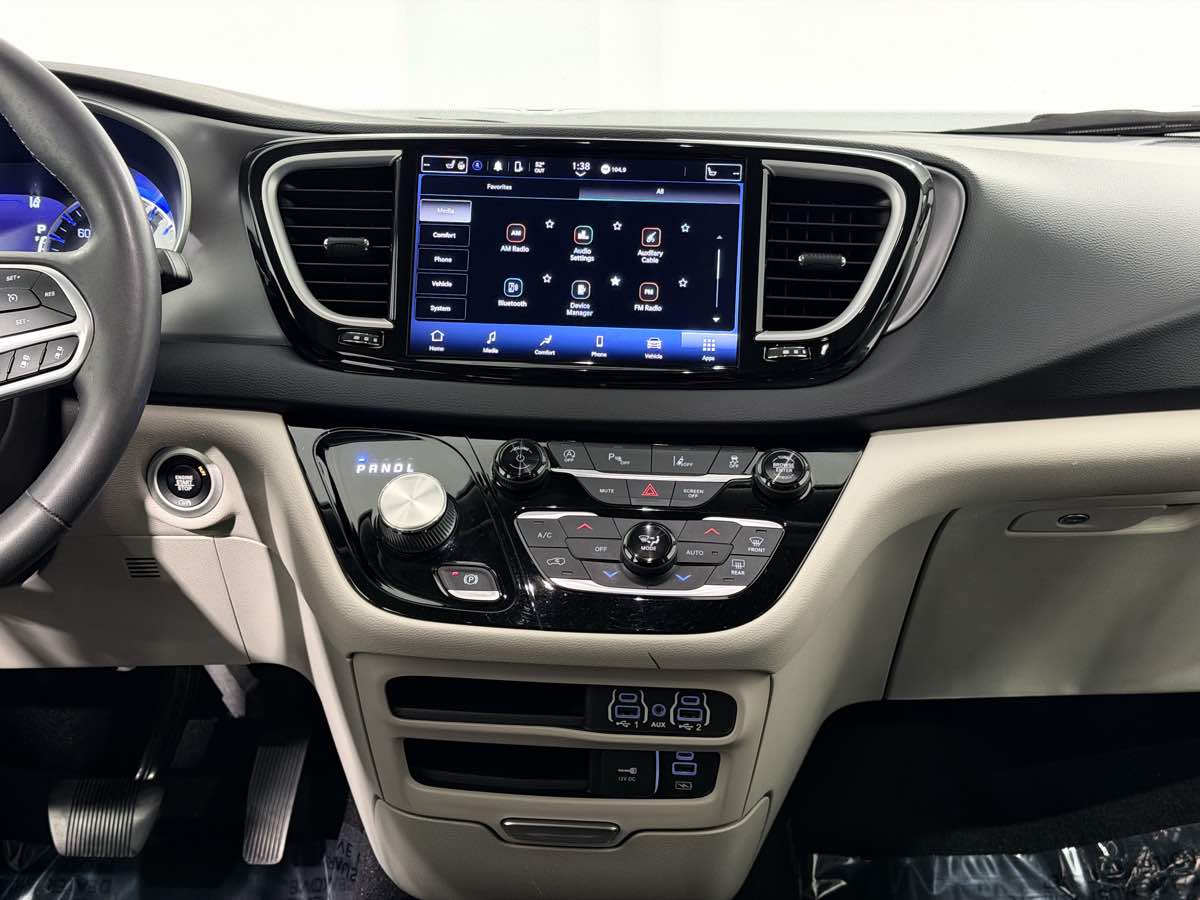 2022 Chrysler Pacifica Touring L - Photo 14