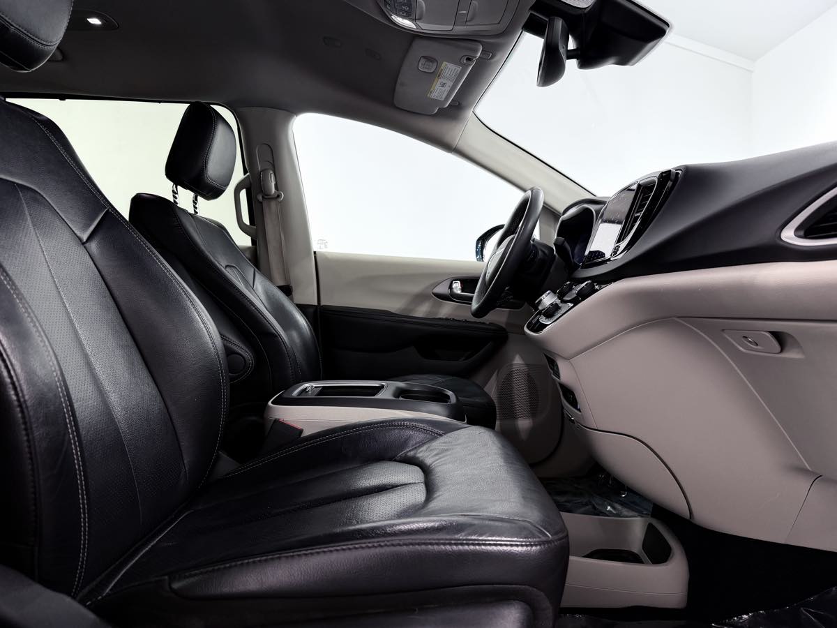 2022 Chrysler Pacifica Touring L - Photo 19