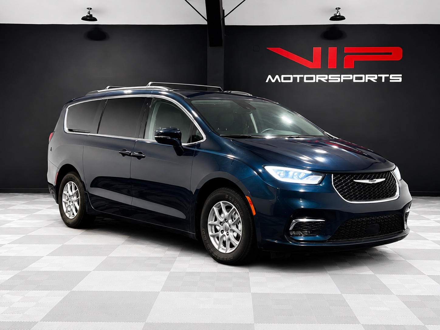 2022 Chrysler Pacifica Touring L - Photo 2