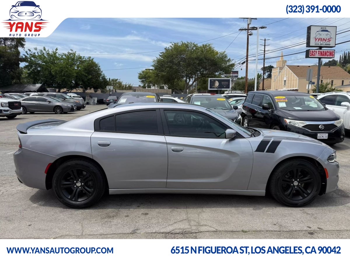 2018 Dodge Charger SXT photo 3
