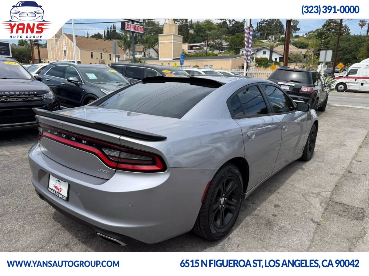 2018 Dodge Charger SXT photo 4