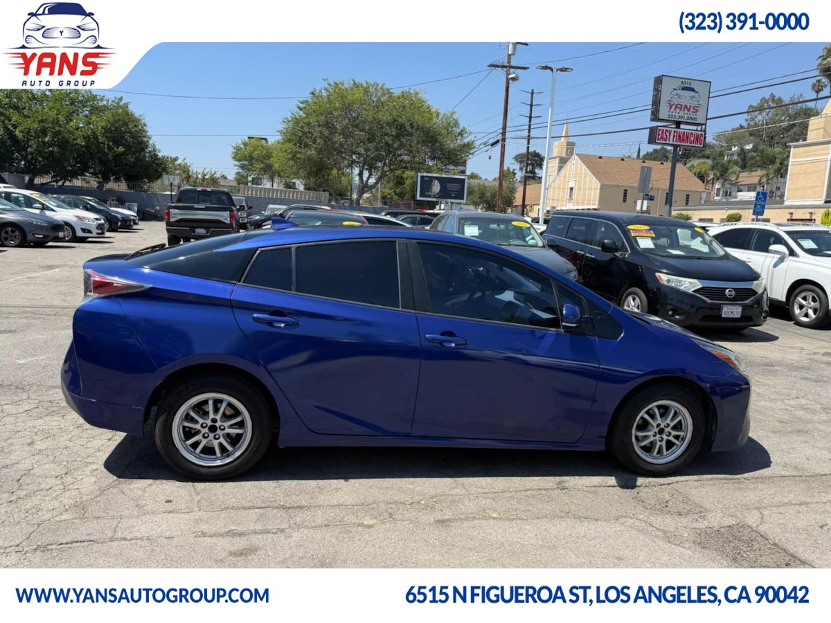 2017 Toyota Prius Two Eco Three Four Touring photo 4