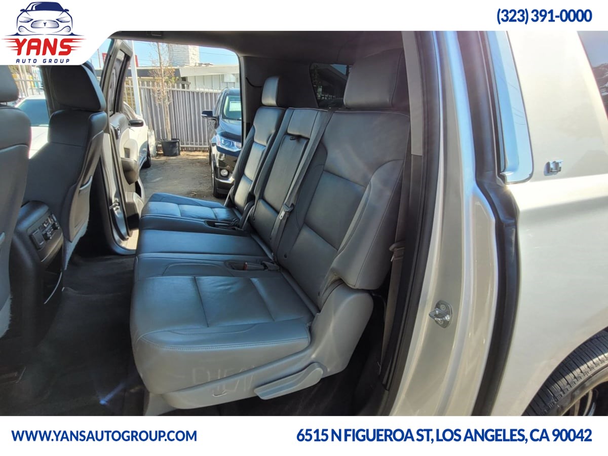 2015 Chevrolet Suburban LT photo 14