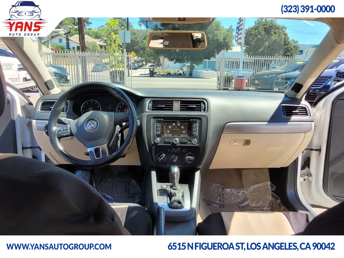 2012 Volkswagen Jetta SEL TDI photo 12