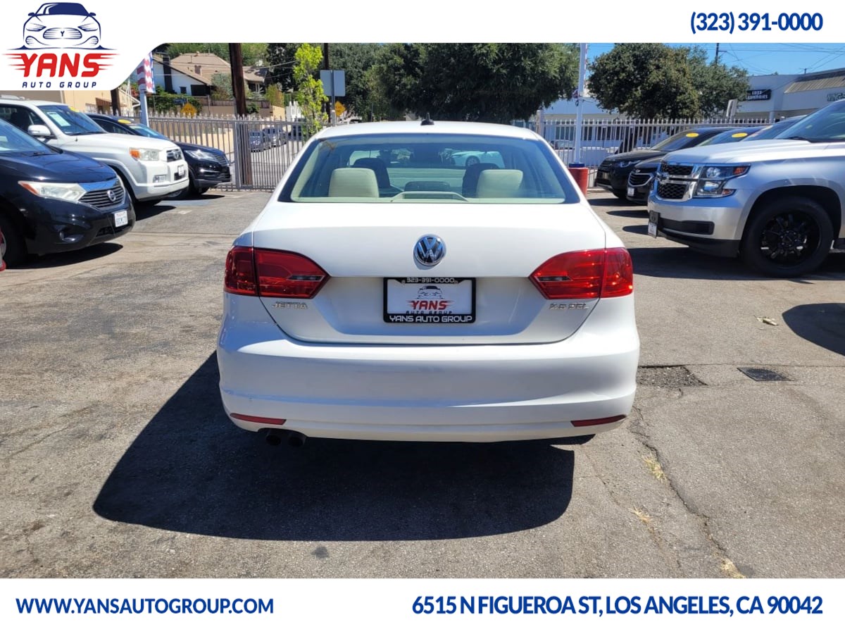 2012 Volkswagen Jetta SEL TDI photo 3