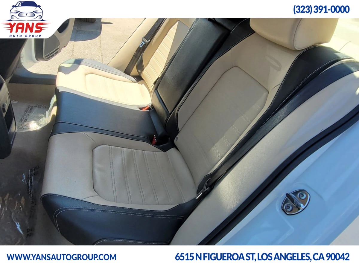2012 Volkswagen Jetta SEL TDI photo 10