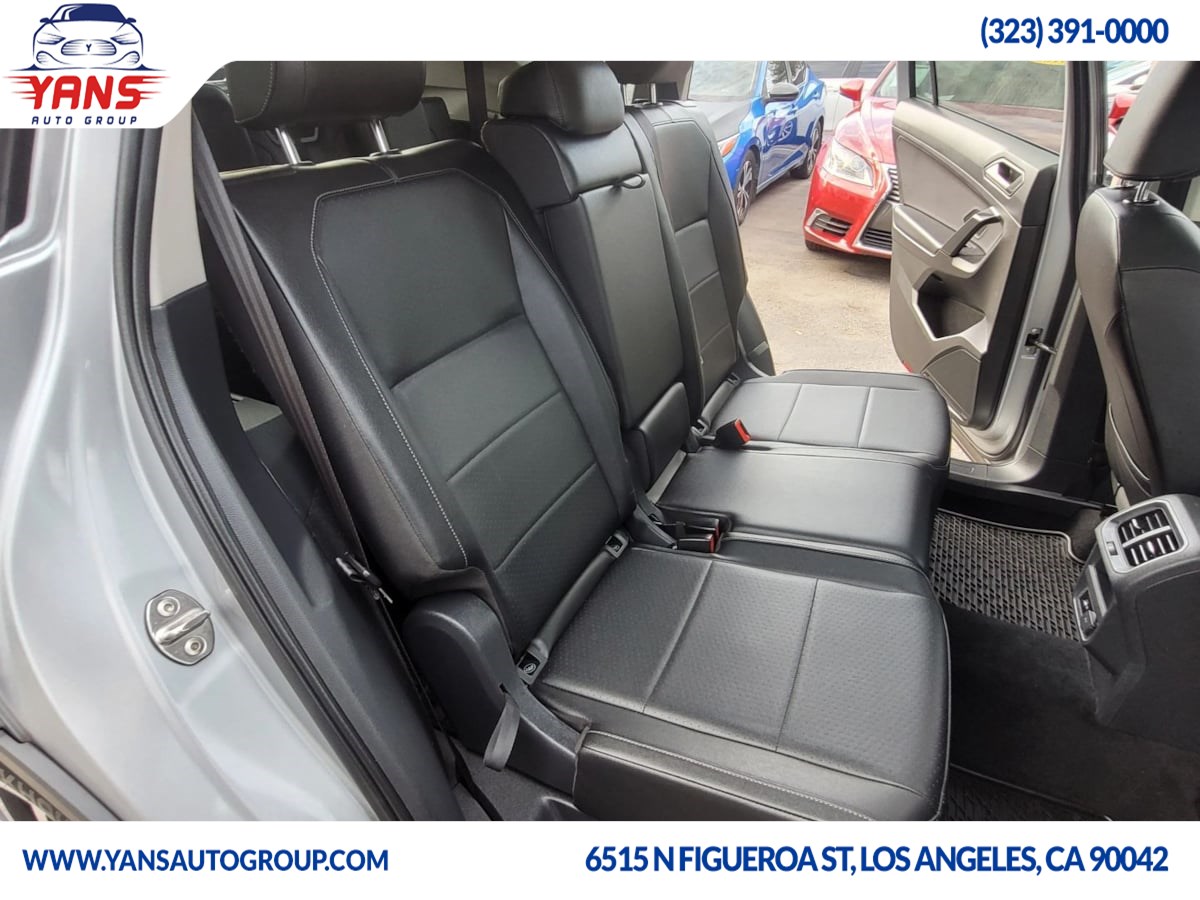 2019 Volkswagen Tiguan SEL R-Line photo 16