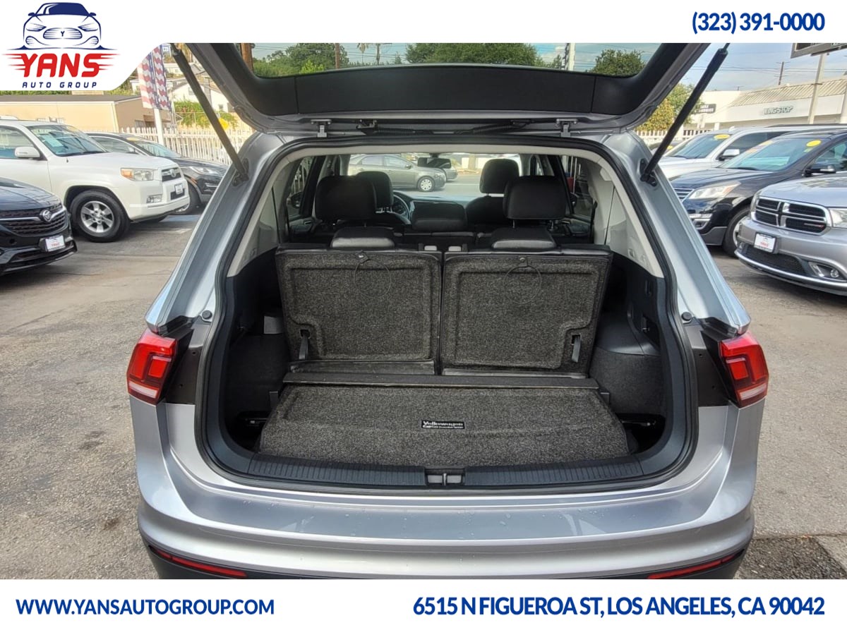 2019 Volkswagen Tiguan SEL R-Line photo 8