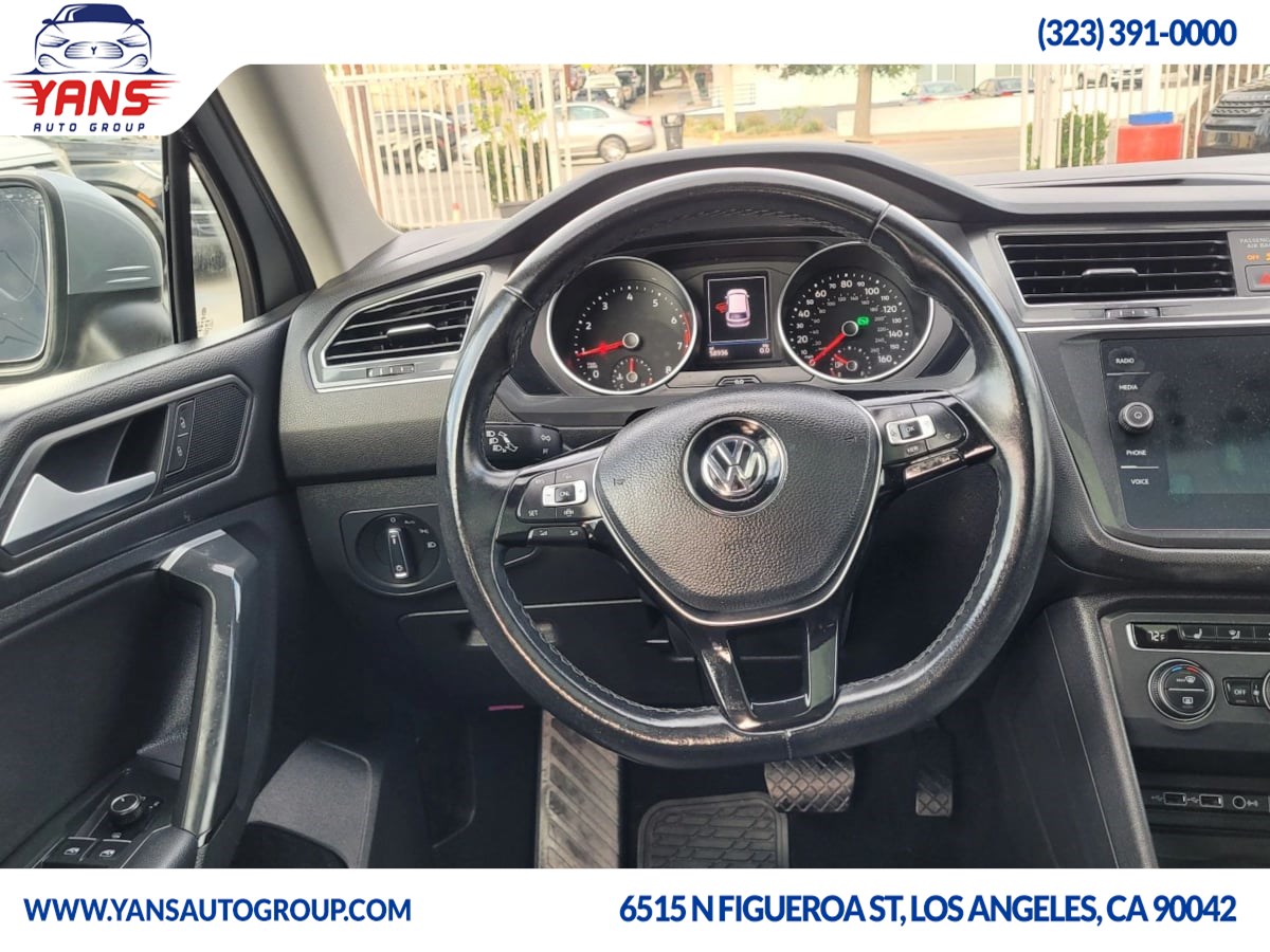 2019 Volkswagen Tiguan SEL R-Line photo 10