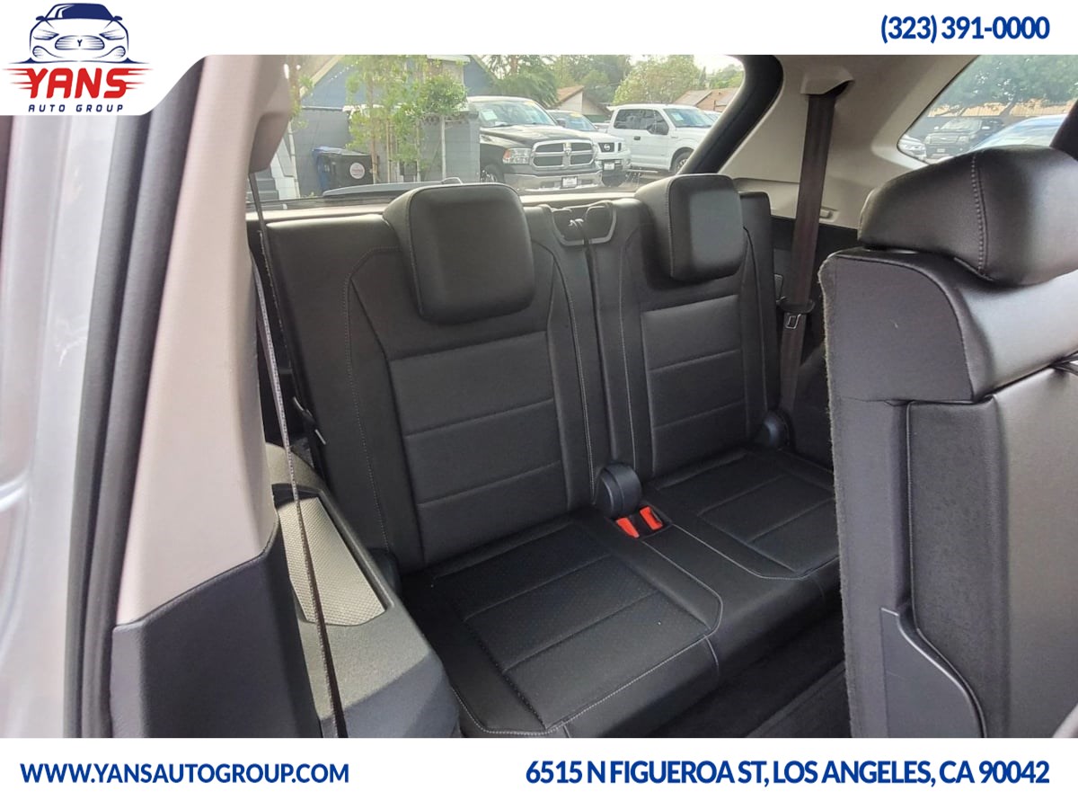 2019 Volkswagen Tiguan SEL R-Line photo 17