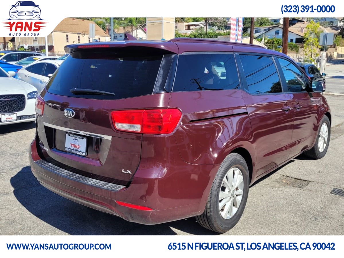 2016 Kia Sedona LX photo 4