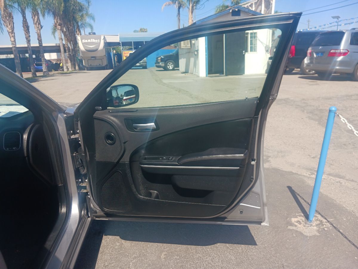 2018 Dodge Charger SXT Plus photo 25
