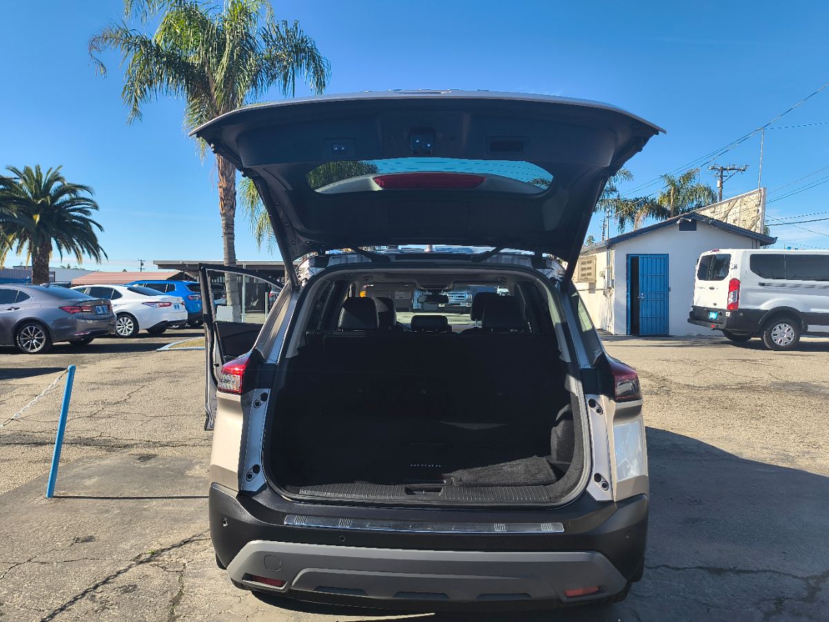 2021 Nissan Rogue SL photo 17
