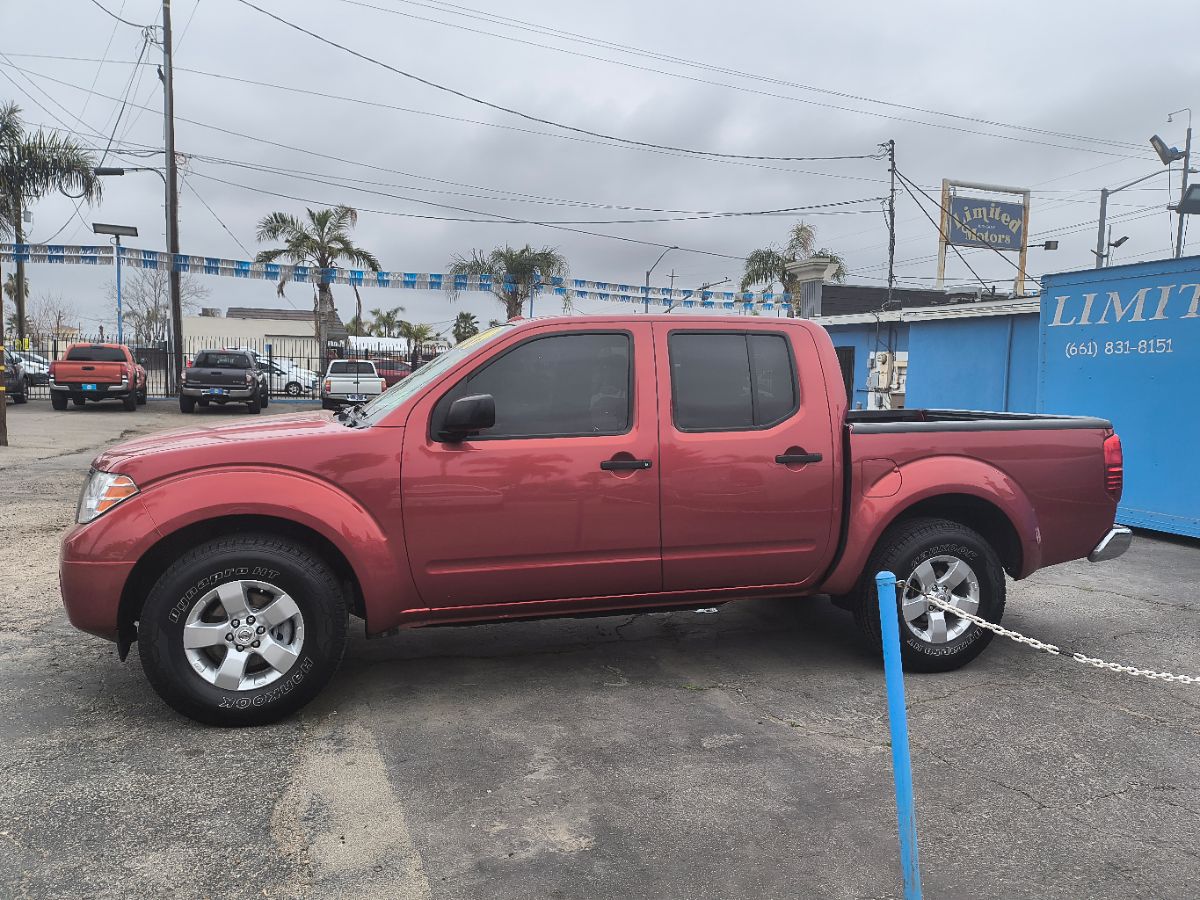 2013 Nissan Frontier SV photo 4