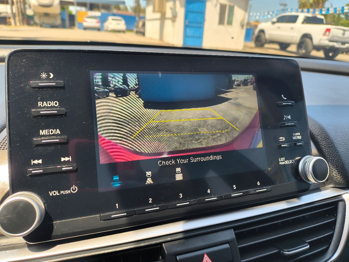 2018 Honda Accord LX 1.5T photo 14