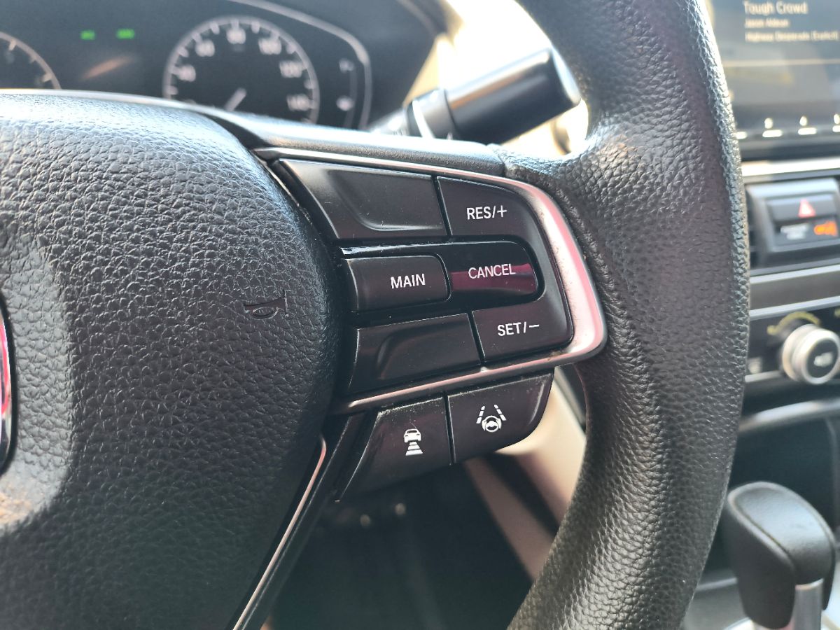 2018 Honda Accord LX 1.5T photo 12
