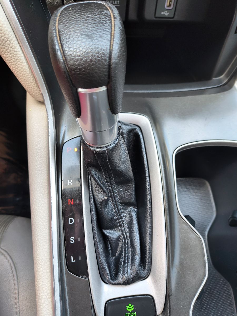 2018 Honda Accord LX 1.5T photo 16