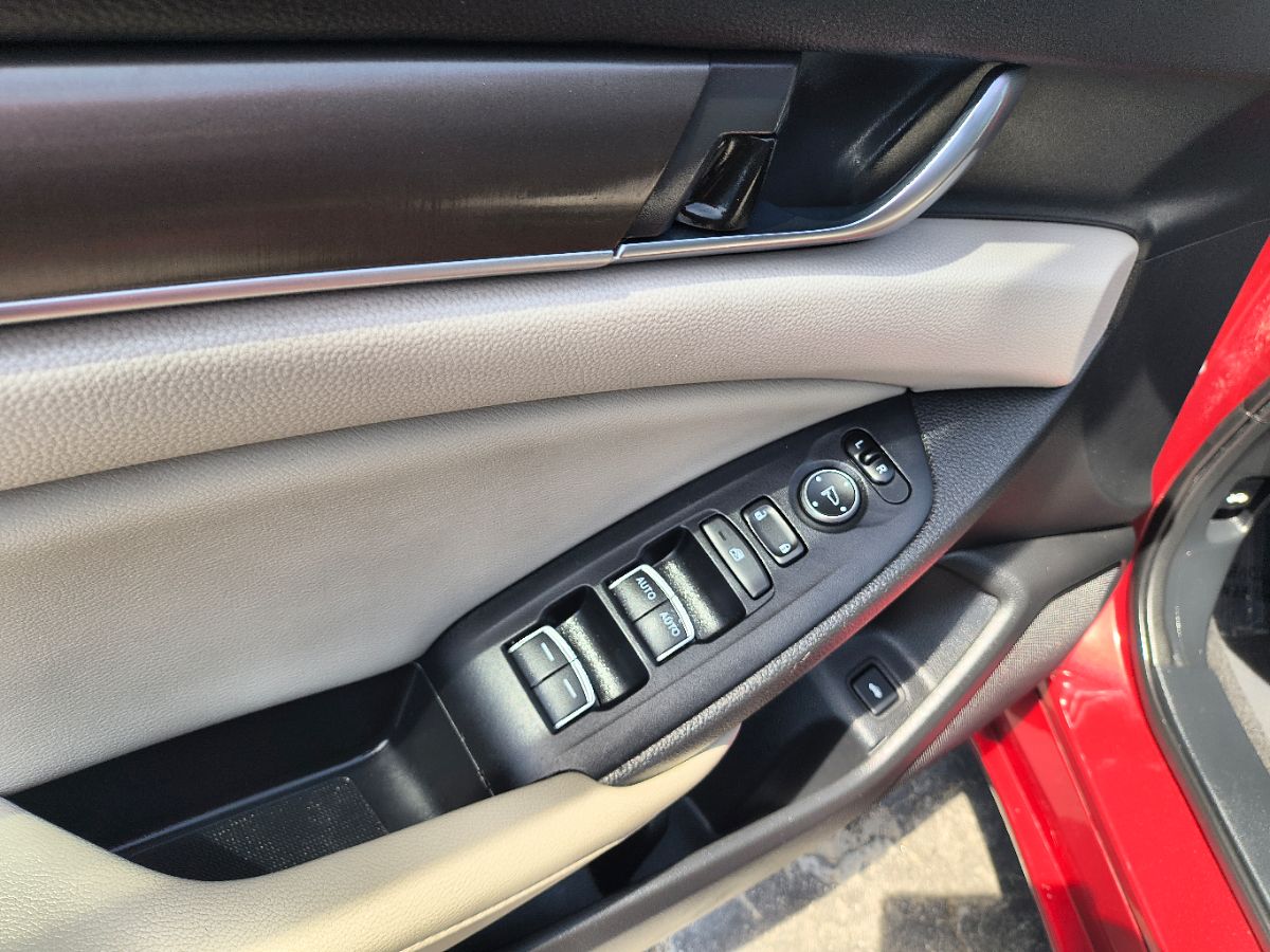 2018 Honda Accord LX 1.5T photo 30