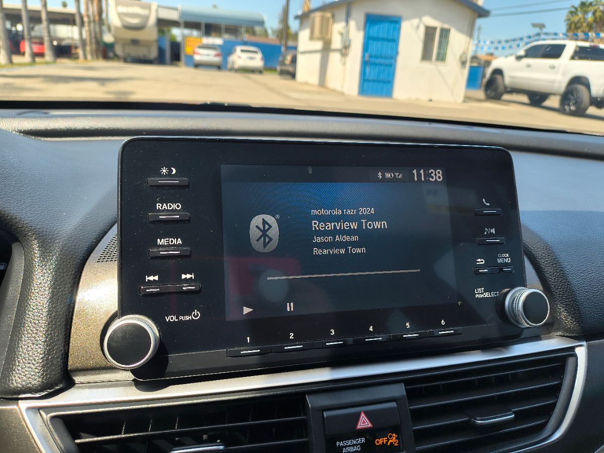 2018 Honda Accord LX 1.5T photo 13