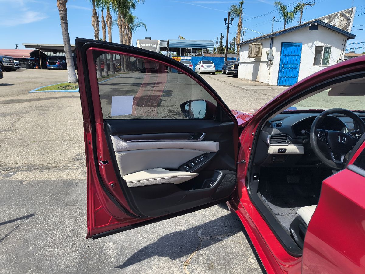 2018 Honda Accord LX 1.5T photo 28