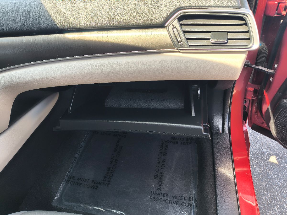 2018 Honda Accord LX 1.5T photo 22