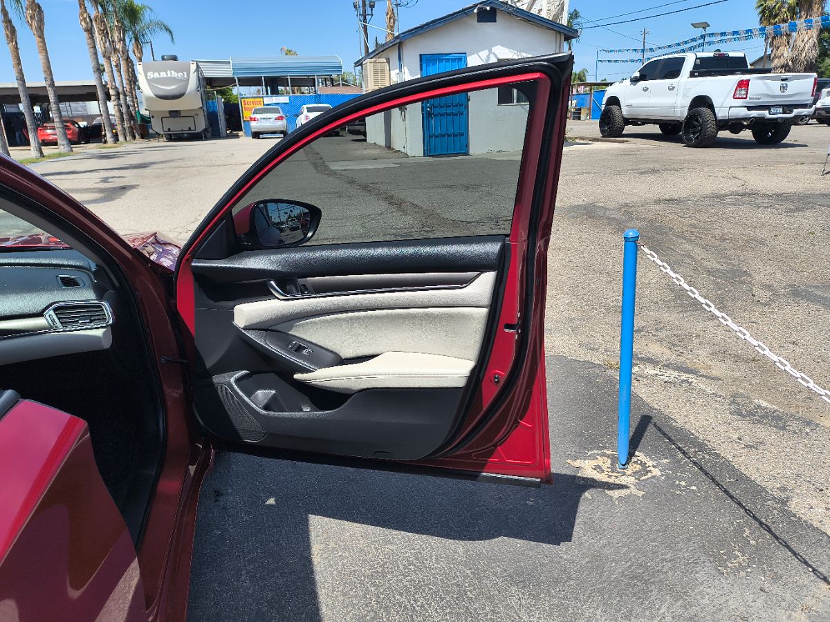 2018 Honda Accord LX 1.5T photo 29