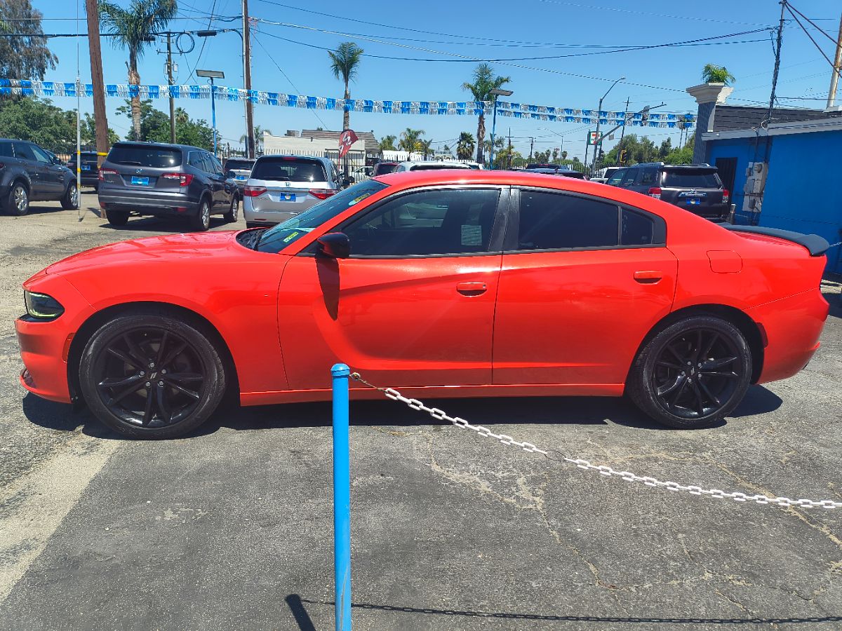 2017 Dodge Charger SE photo 4