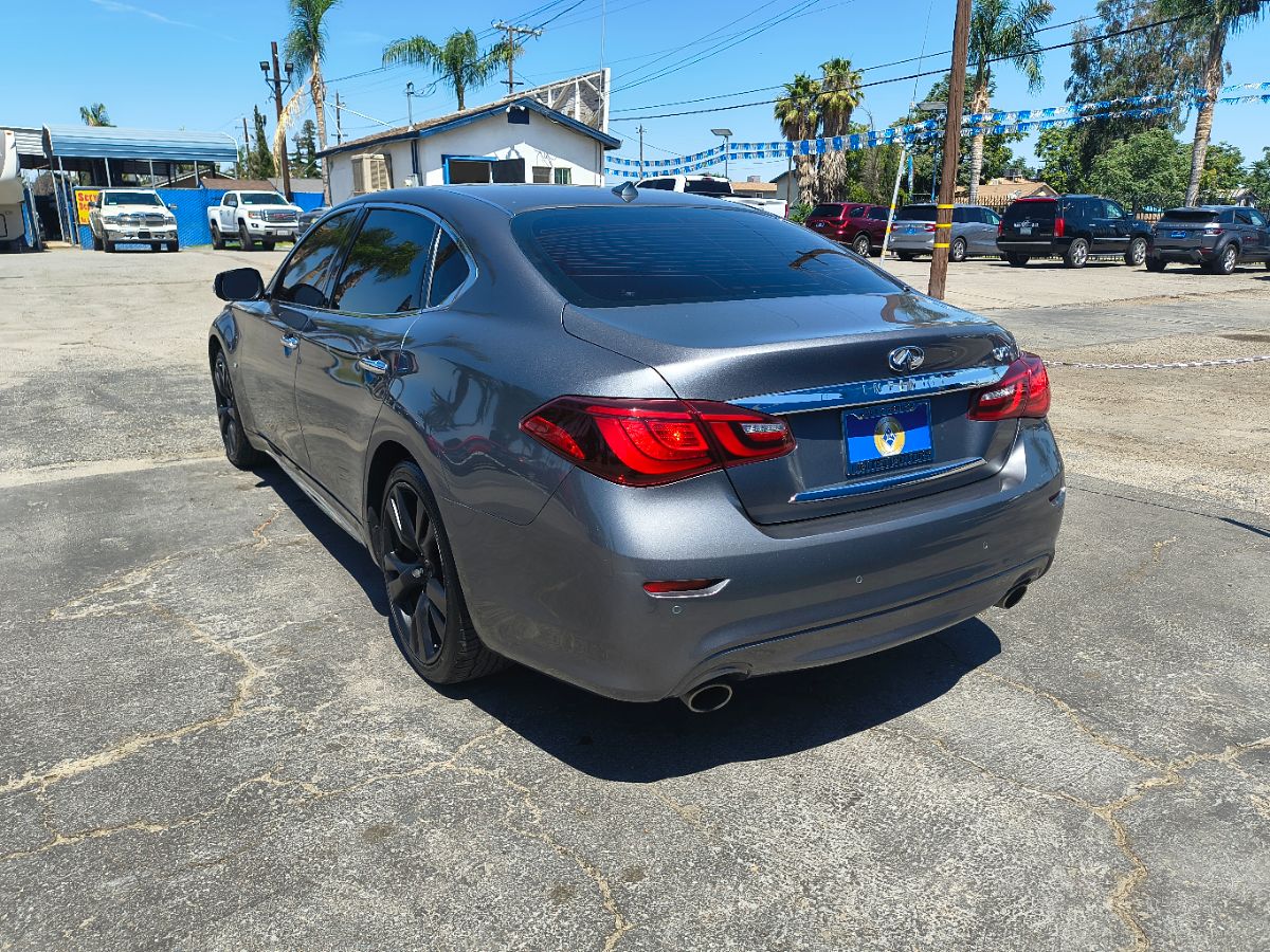 2016 Infiniti Q70 photo 5