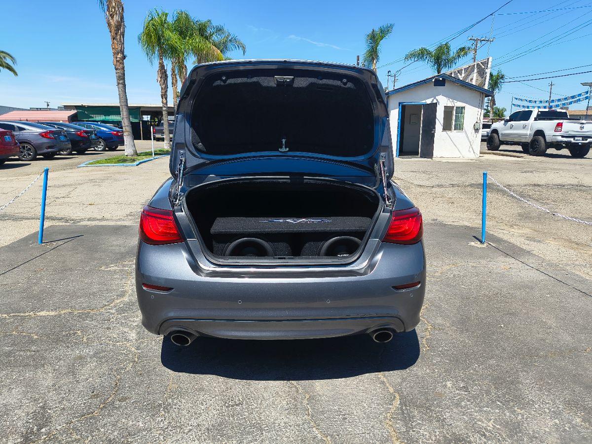 2016 Infiniti Q70 photo 29