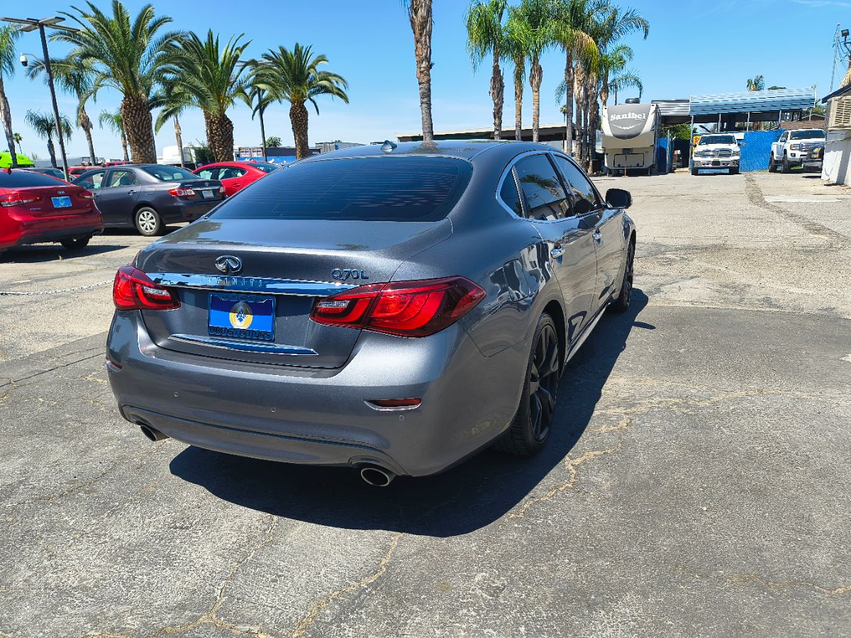 2016 Infiniti Q70 photo 7