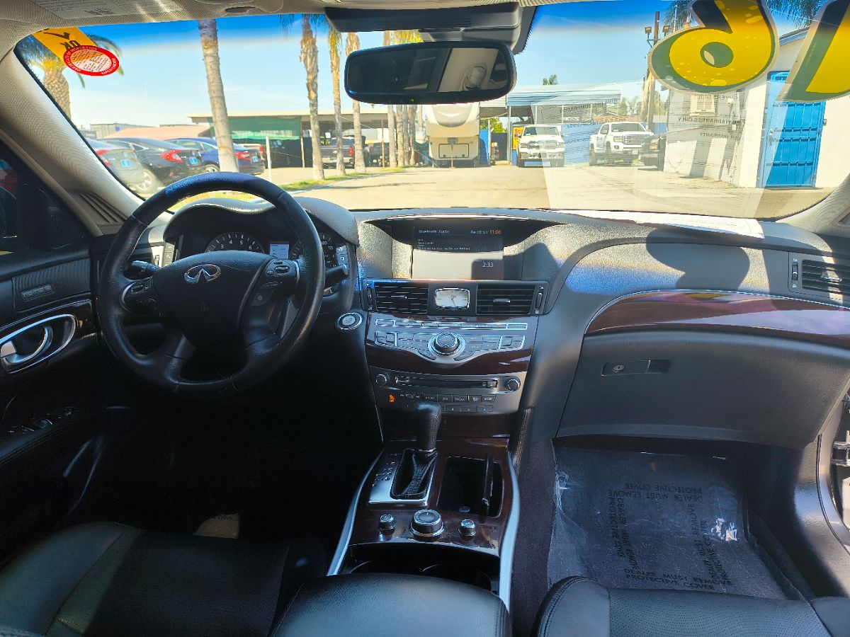 2016 Infiniti Q70 photo 8