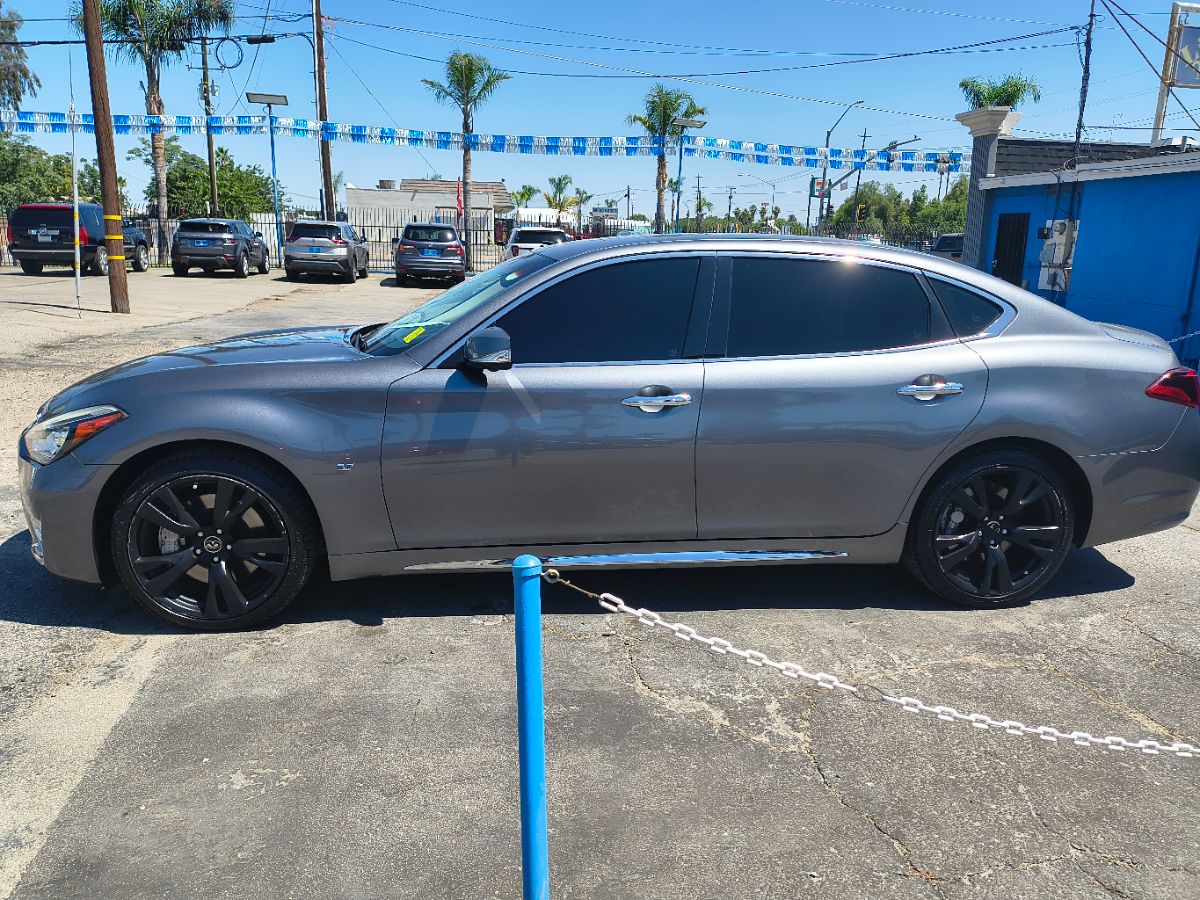 2016 Infiniti Q70 photo 4