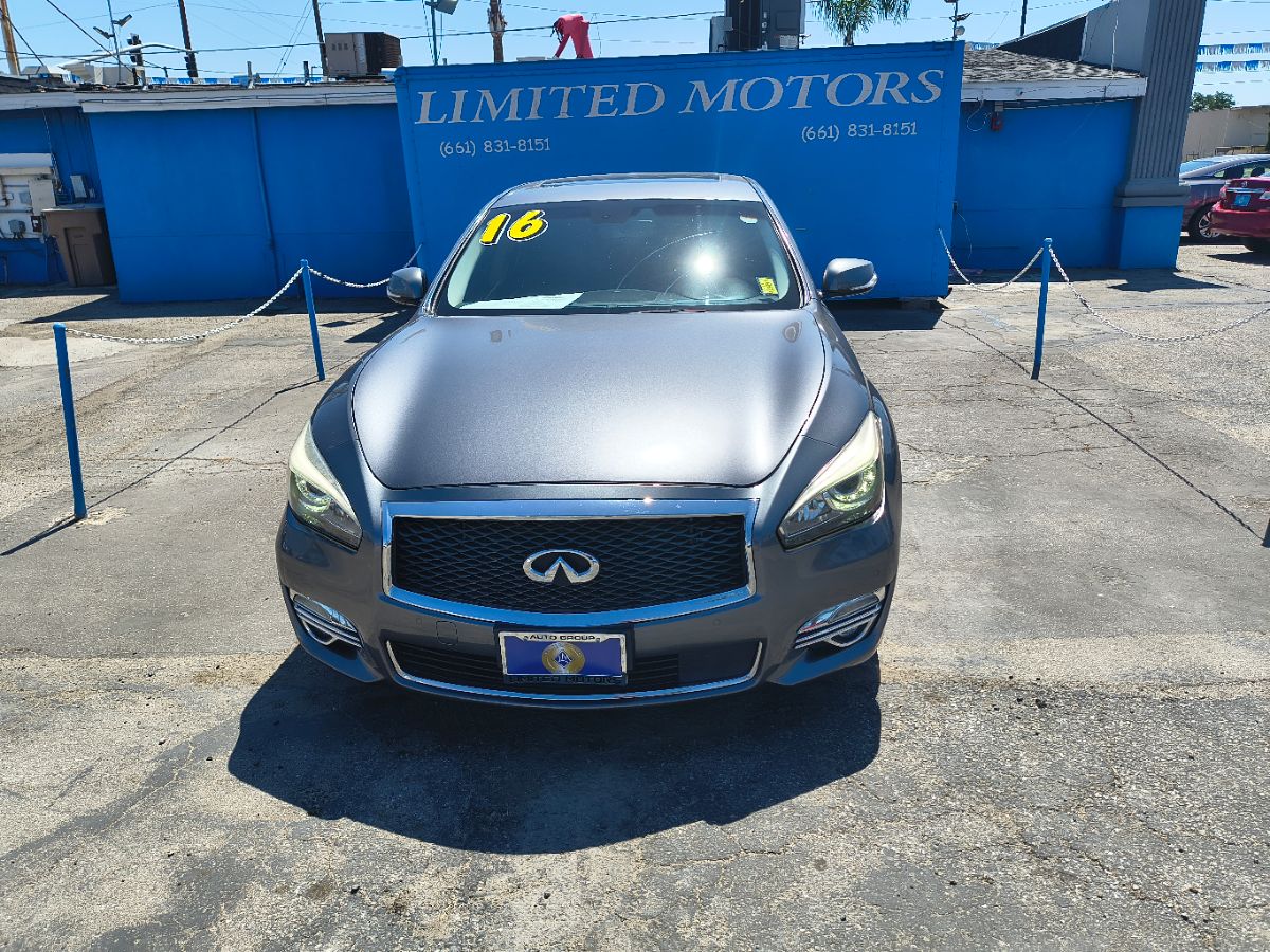 2016 Infiniti Q70 photo 2
